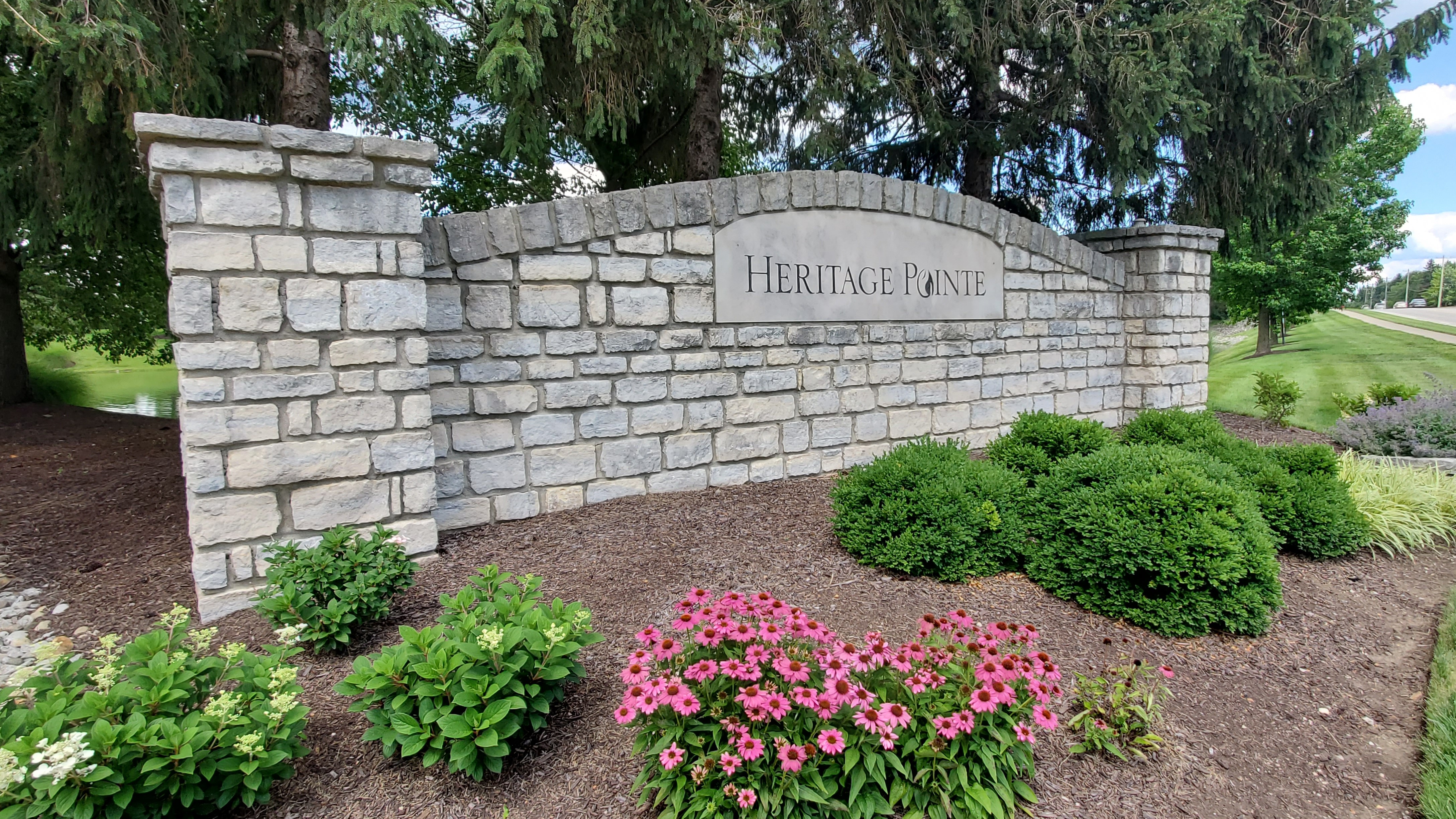 Heritage Pointe neighborhood sign