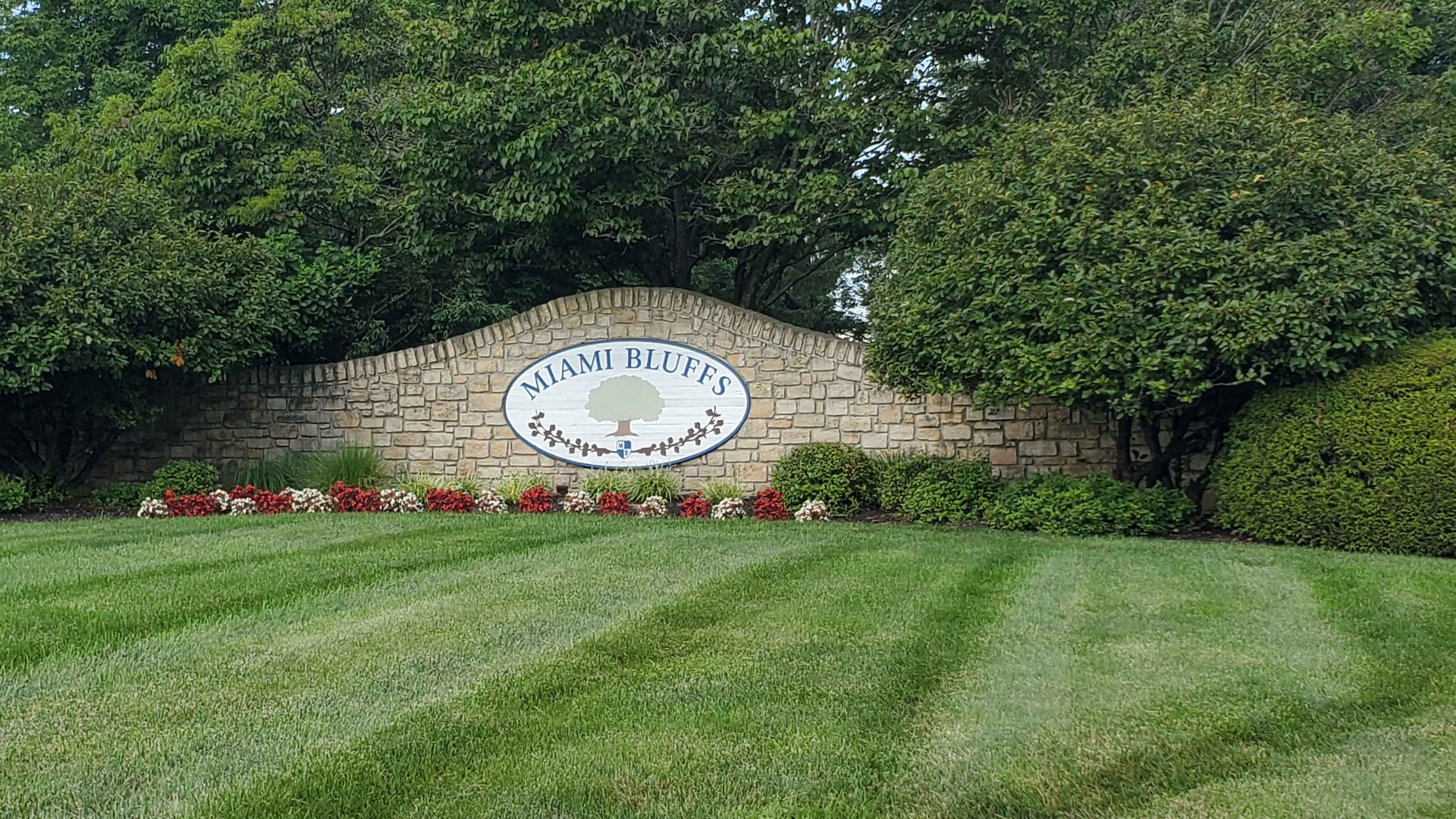 Miami Bluffs neighborhood sign