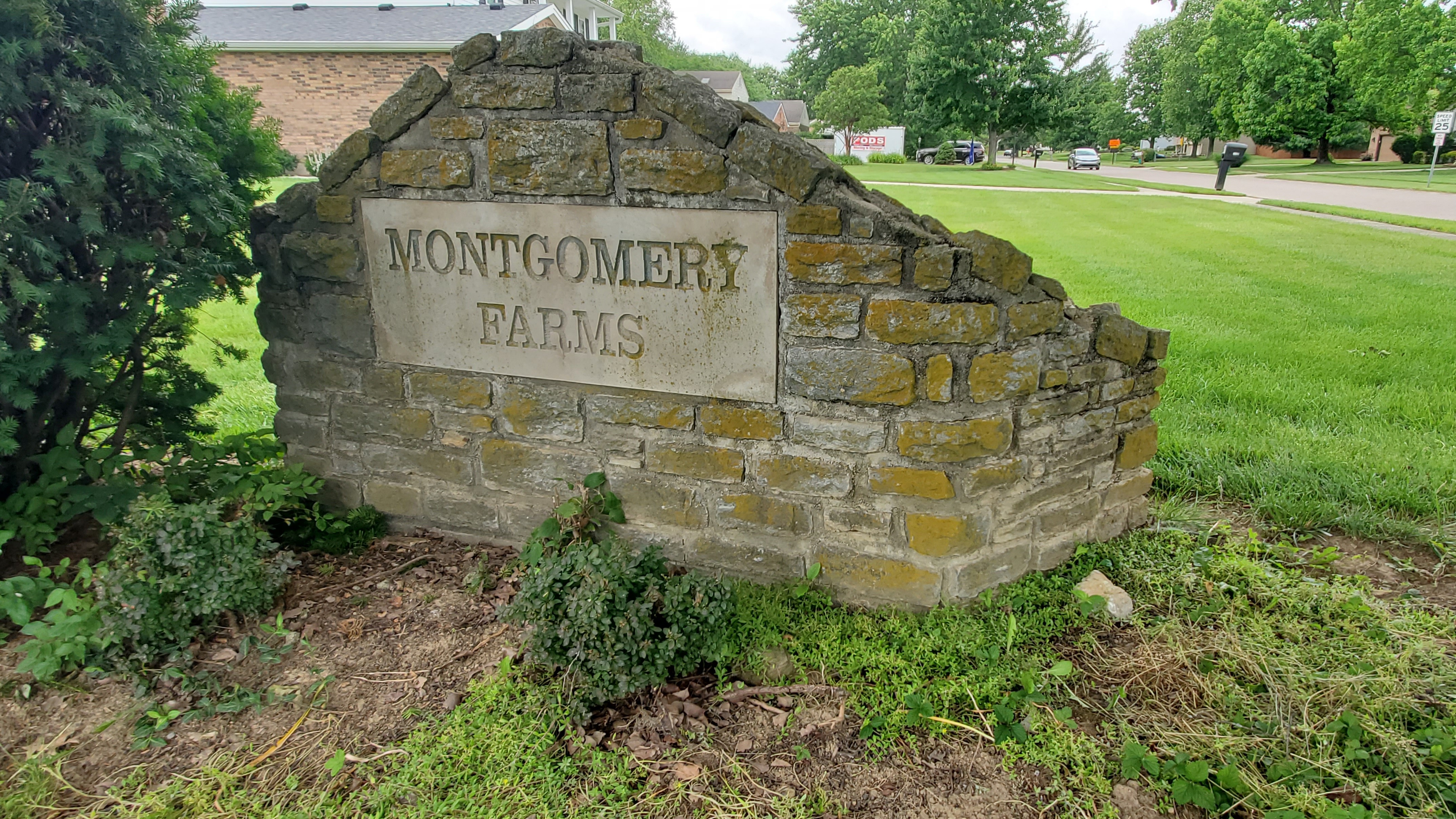 Montgomery Farms neighborhood sign