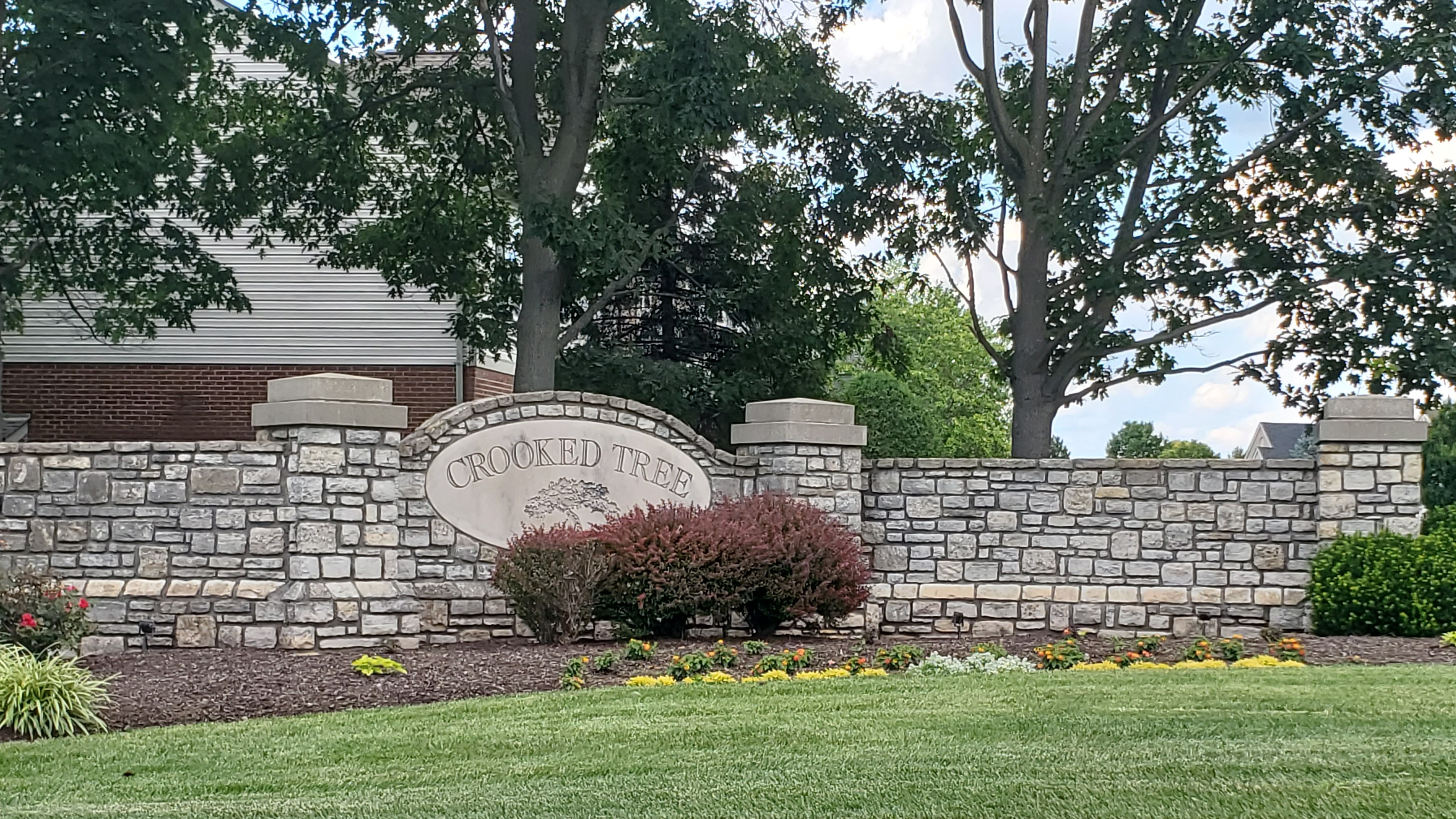 Oaks of Crooked Tree neighborhood sign